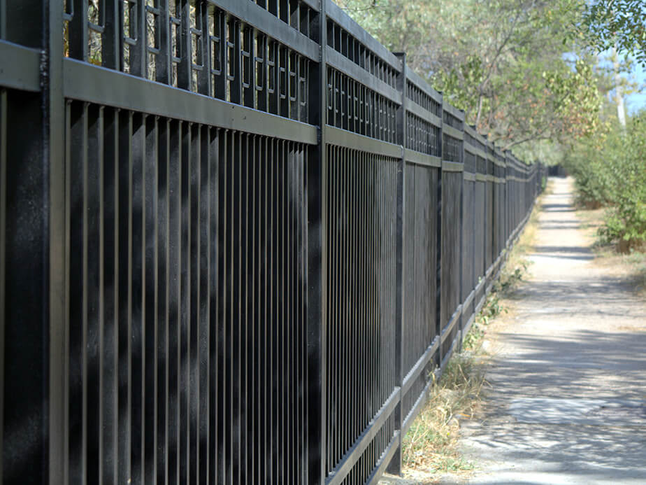 Commercial Aluminum Fence Contractor in Wimauma, Florida