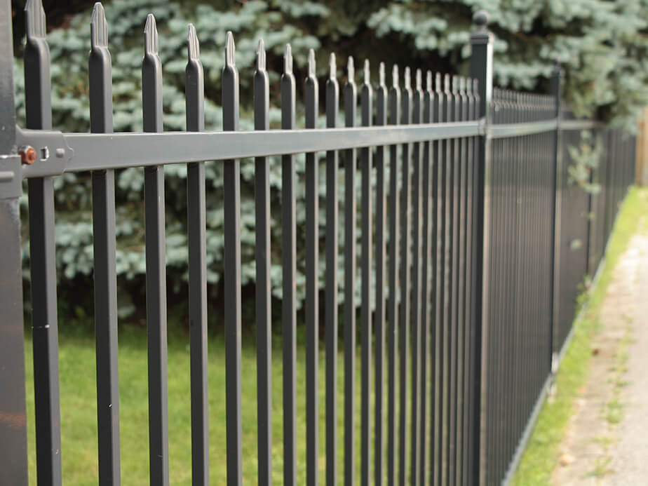 Commercial aluminum fence company in the Wimauma, Florida area.
