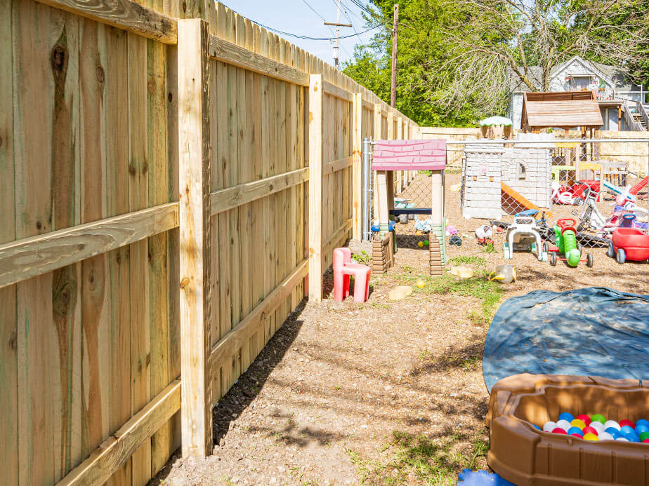 Commercial Wood fence contractor in the Wimauma, Florida area.