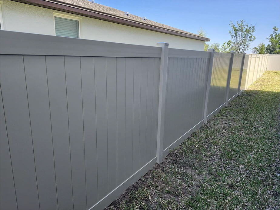 Wimauma, Florida Vinyl fence company in the Wimauma, Florida area.