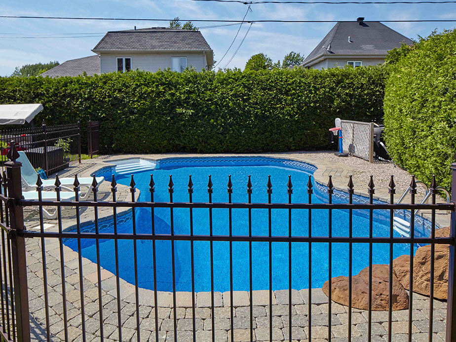 Pool Fence Contractor in Wimauma, Florida