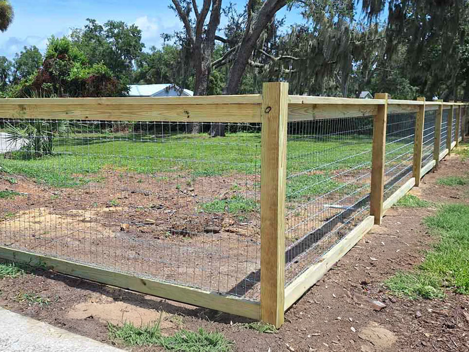 Residential farm fence installation for the Wimauma, Florida area.