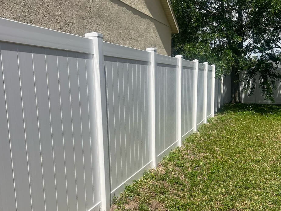 Residential Vinyl fence company in the Wimauma, Florida area.