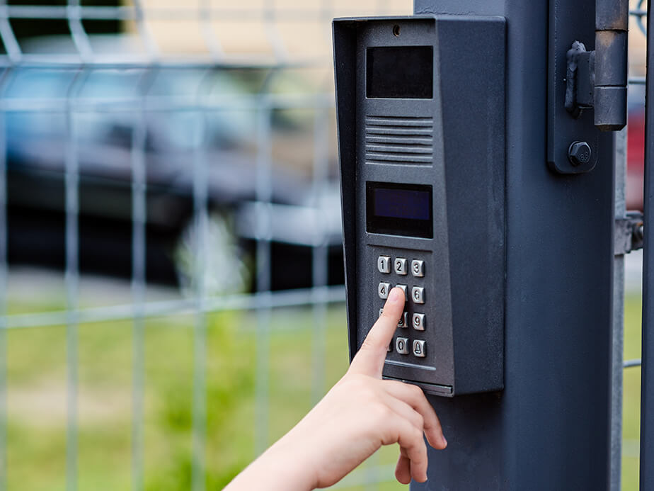 Access control gate contractor in the Wimauma, Florida area.