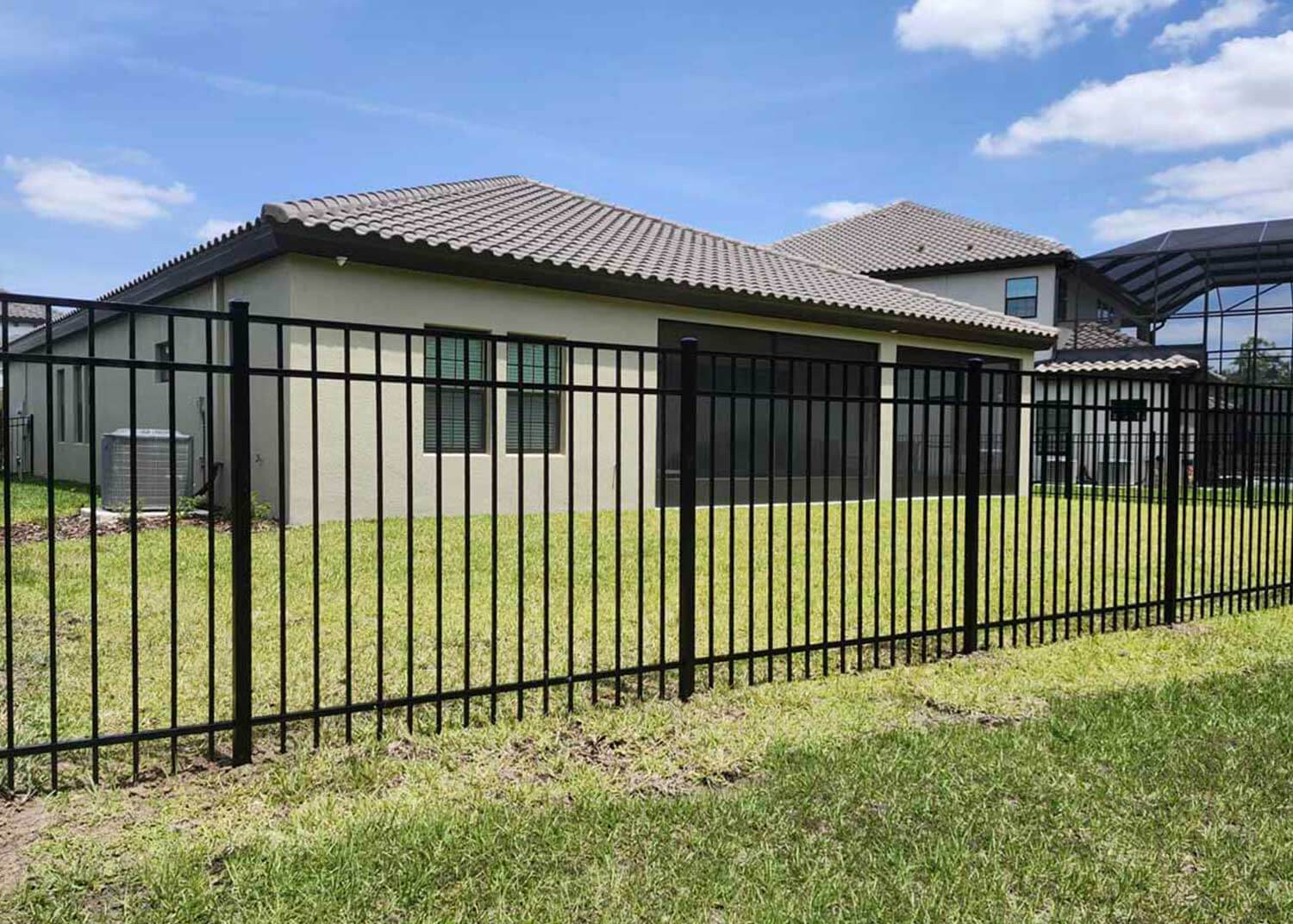 Aluminum fence installer in Wimauma, Florida