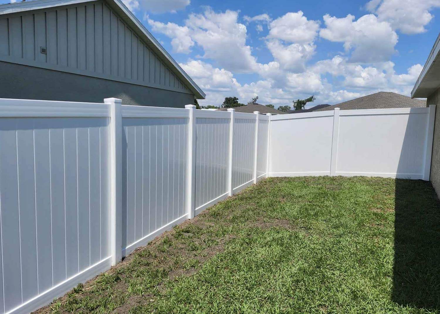Vinyl fence installer in Wimauma, Florida