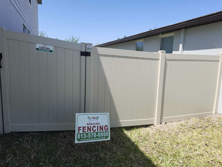 Vinyl fence in Riverview Florida