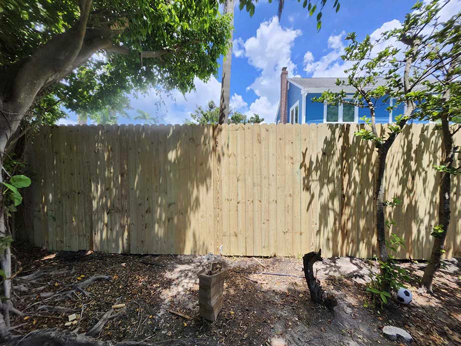 Wood fence in Riverview Florida